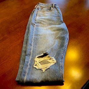 american eagle distressed mom jeans